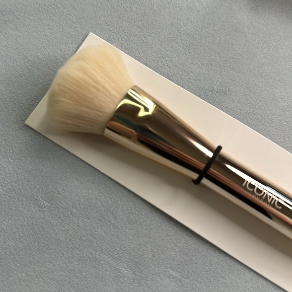 🧰 ICONIC LONDON | CHEEK GLOW DUO BRUSH - Picture 2 of 7